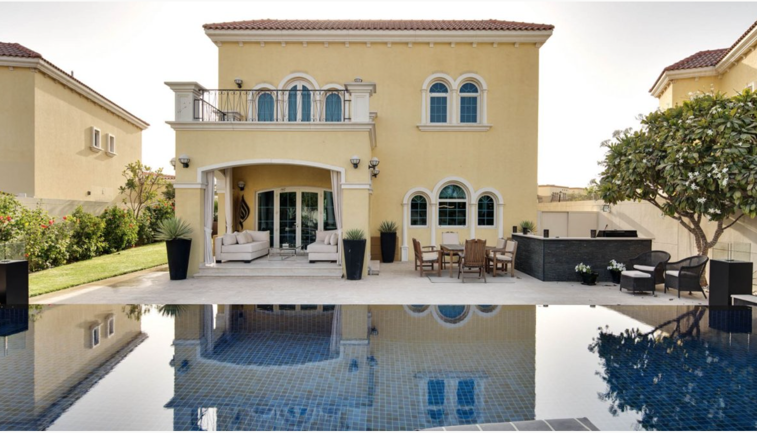 Villa window cleaning in Jumeirah Park