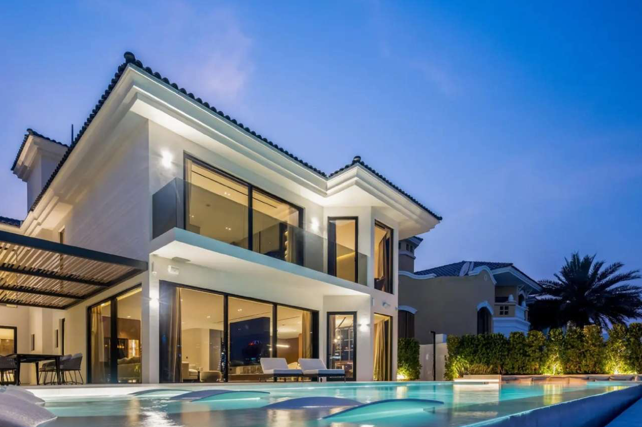 Beachfront villa window cleaning in Palm Jumeirah Dubai