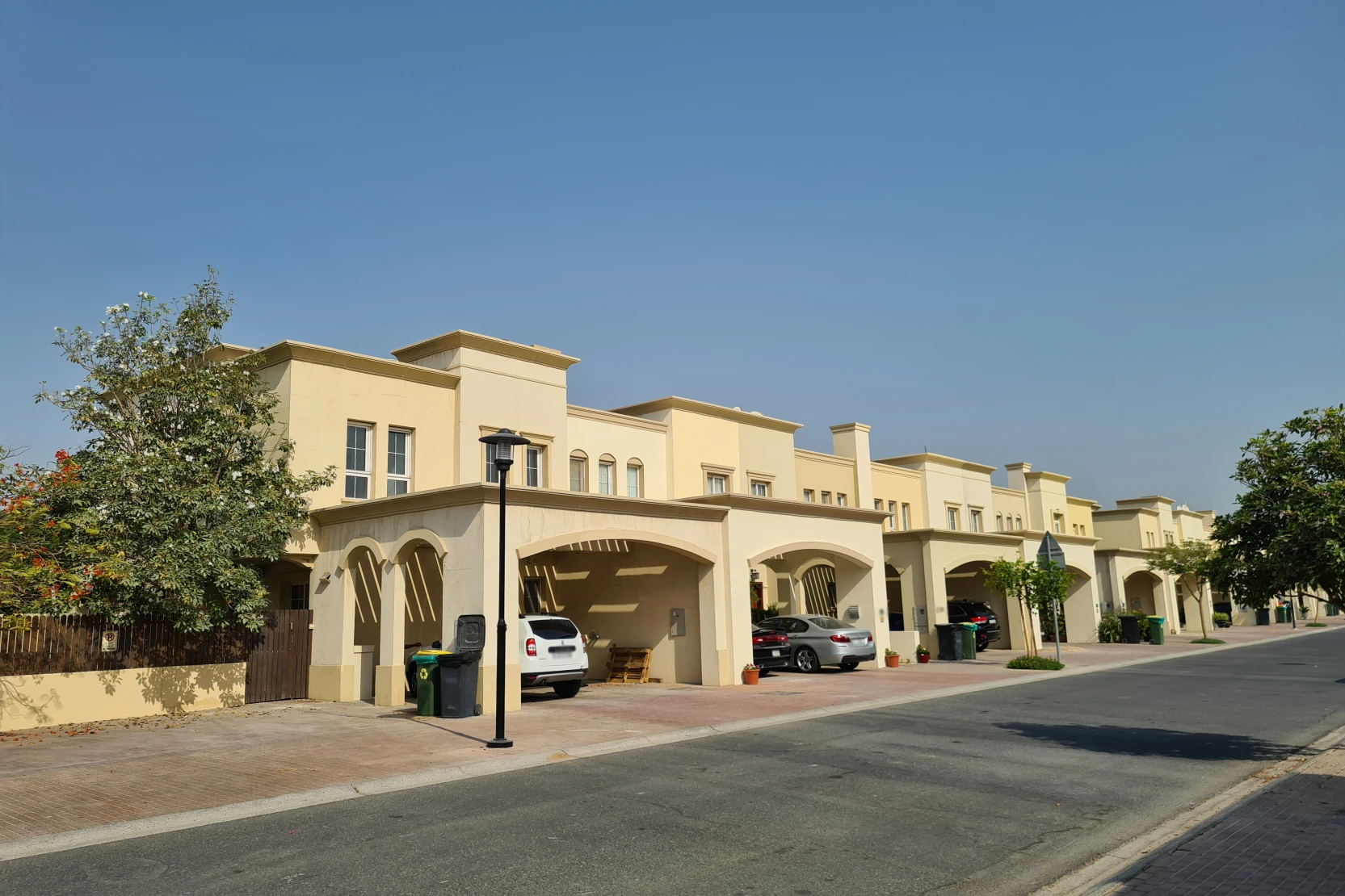 Professional window cleaning in The Springs Dubai villa