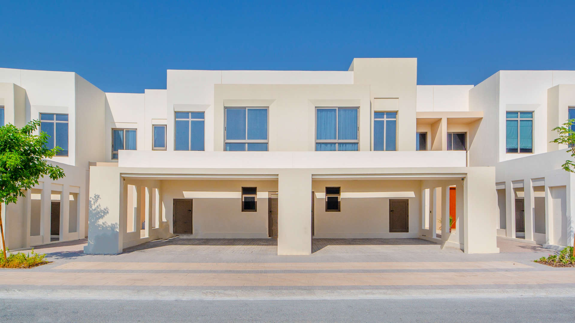 Professional window cleaning in Town Square Dubai townhouse